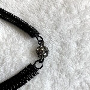 1 - Black 22 Inch length with magnetic Rhinestones lock
Flat Snake Chain